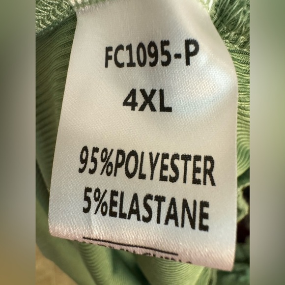 Two piece women’s plus sized bright green fun set!with side tie and wide legs! - Picture 5 of 5